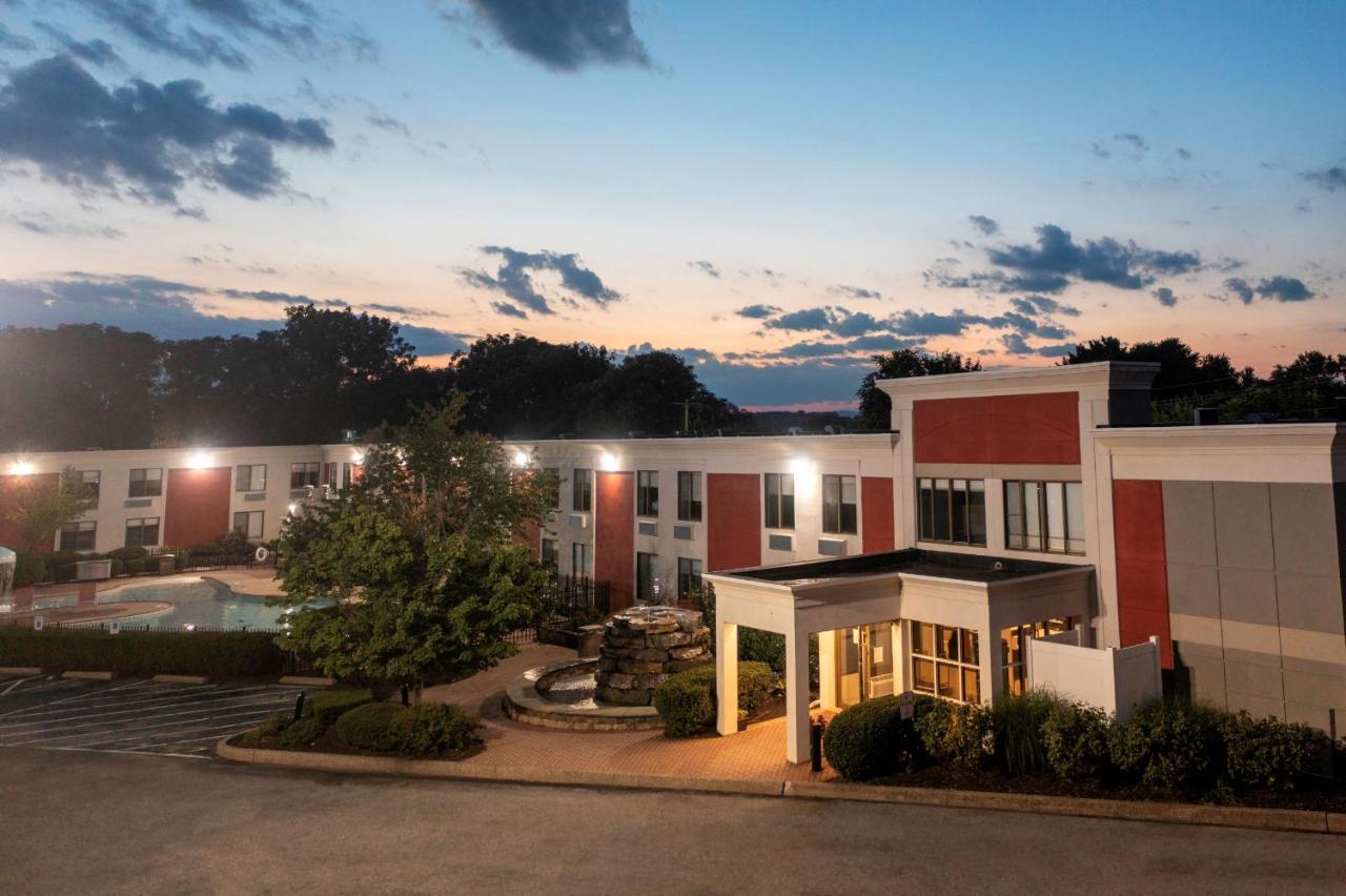 Hotel Spark By Hilton Hummelstown Hershey